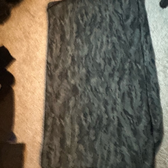 Lululemon Athletica Gray Maxi Scarf - Picture 2 of 2